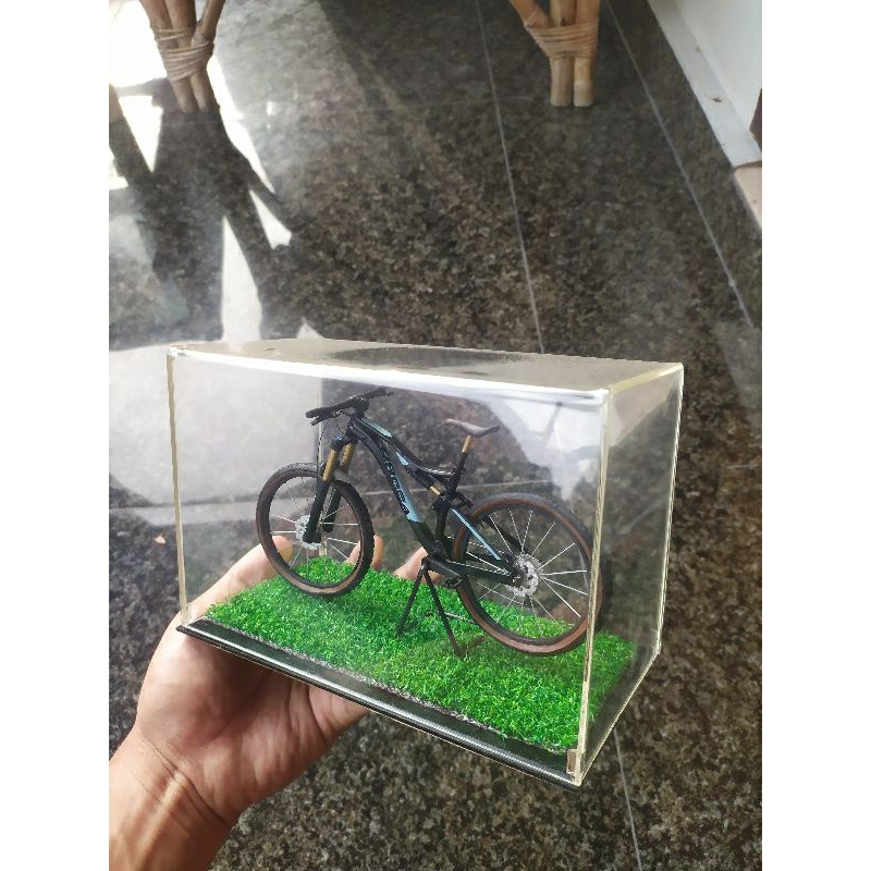 miniatur sepeda Gunung plus akrilik box