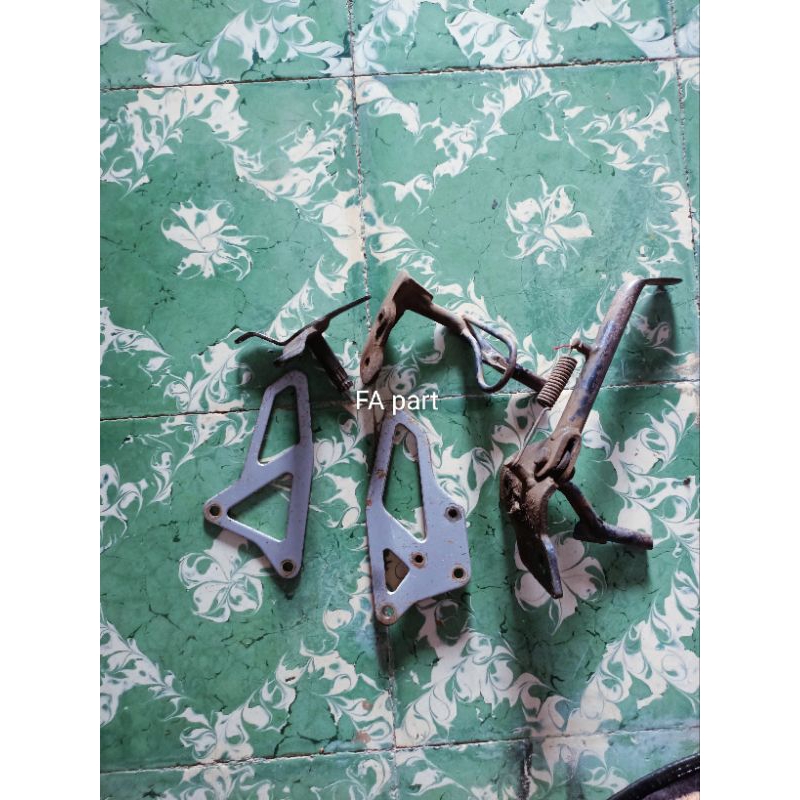step dan kupingan rangka satria hiu