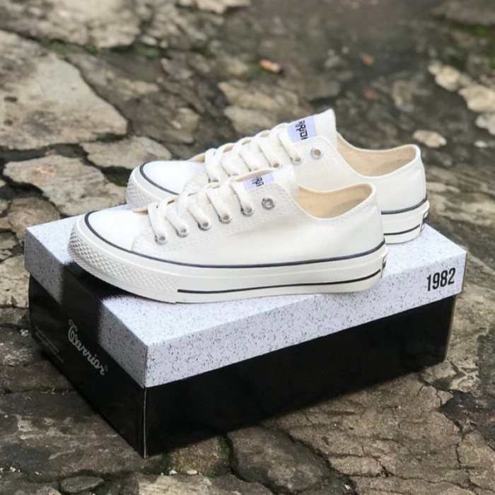 Sepatu Warrior Athena Putih LC/ ATHENA Putih LC/ Warrior Athena