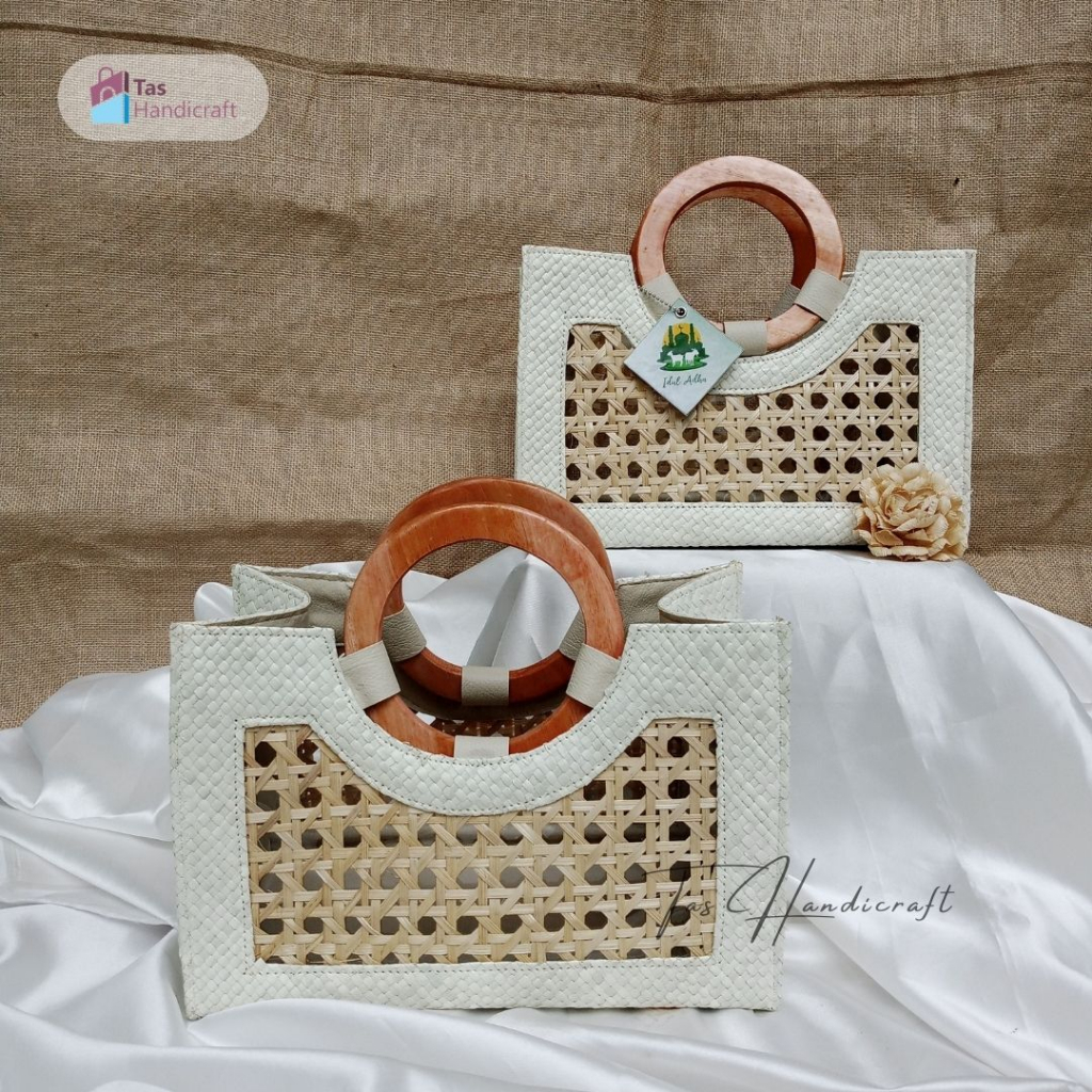 

Tas Hampers Lebaran Pandan Handle Kayu | Tas Souvenir Model Terbaru Eksklusif Special Lebaran