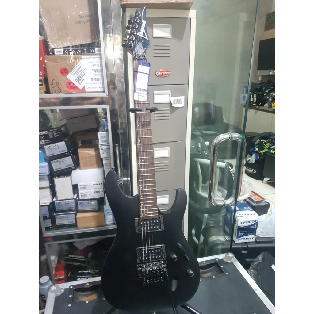 Ibanez S520-WK Electric Guitar, Weathered Black