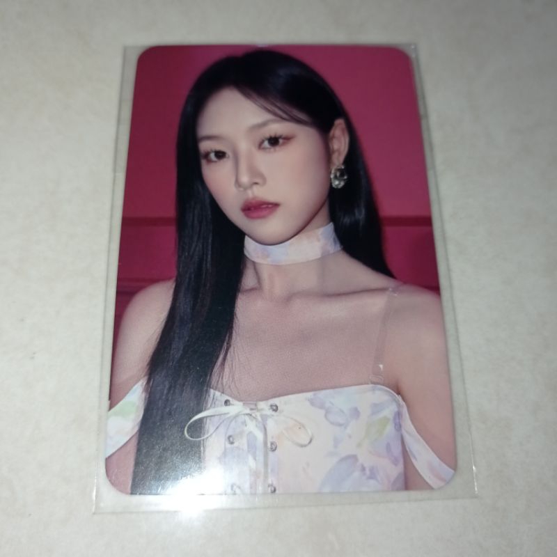 LOONA HYUNJIN FLIP THAT POB MMT PHOTOCARD