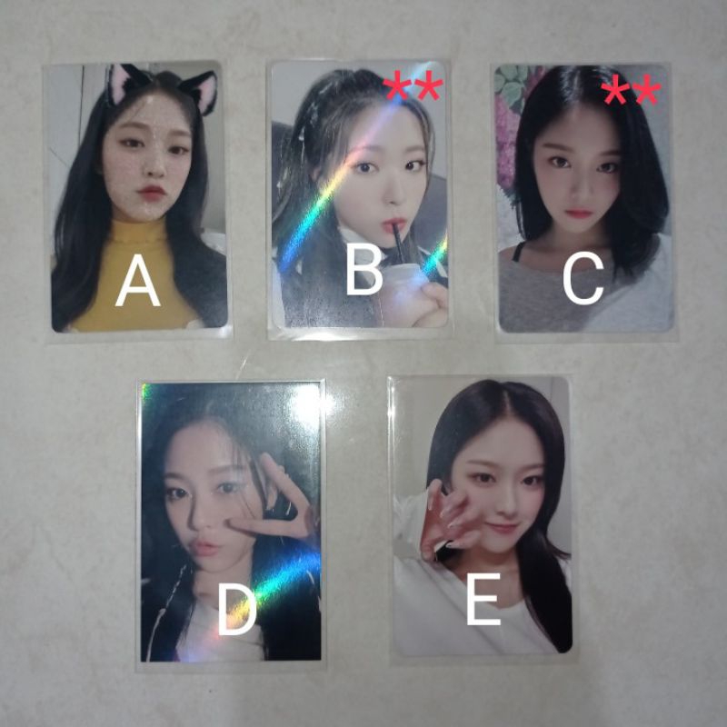 LOONA HYUNJIN OLIVIA HYE PHOTOCARD