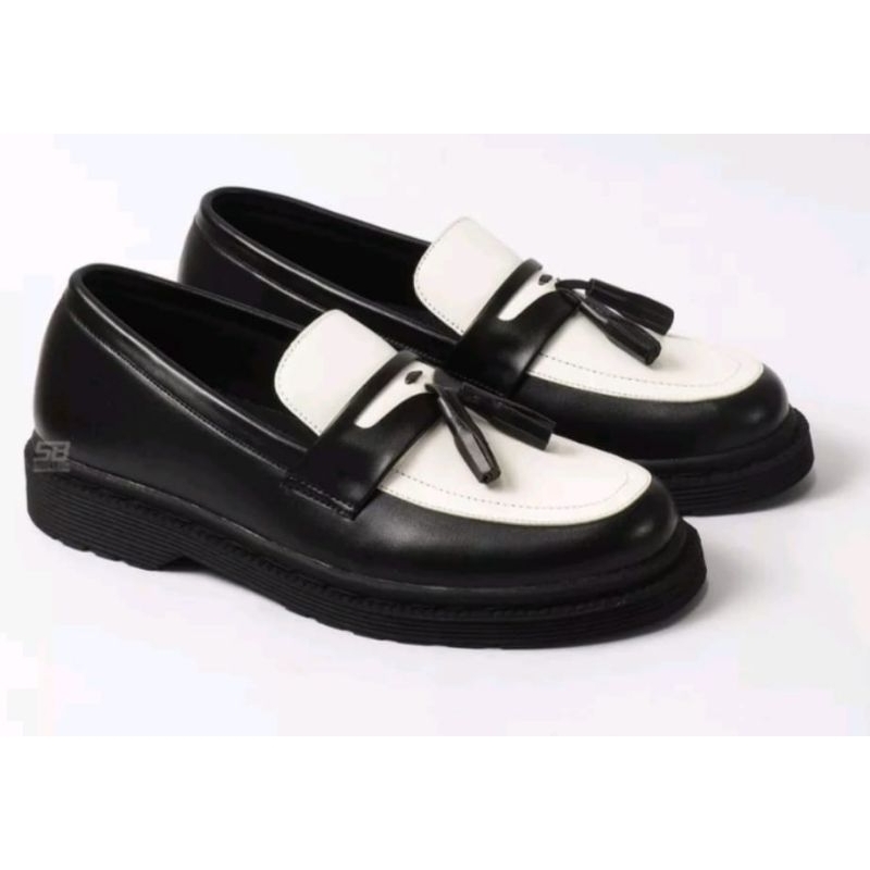 Sepatu loefars hitam putih drv12_shop