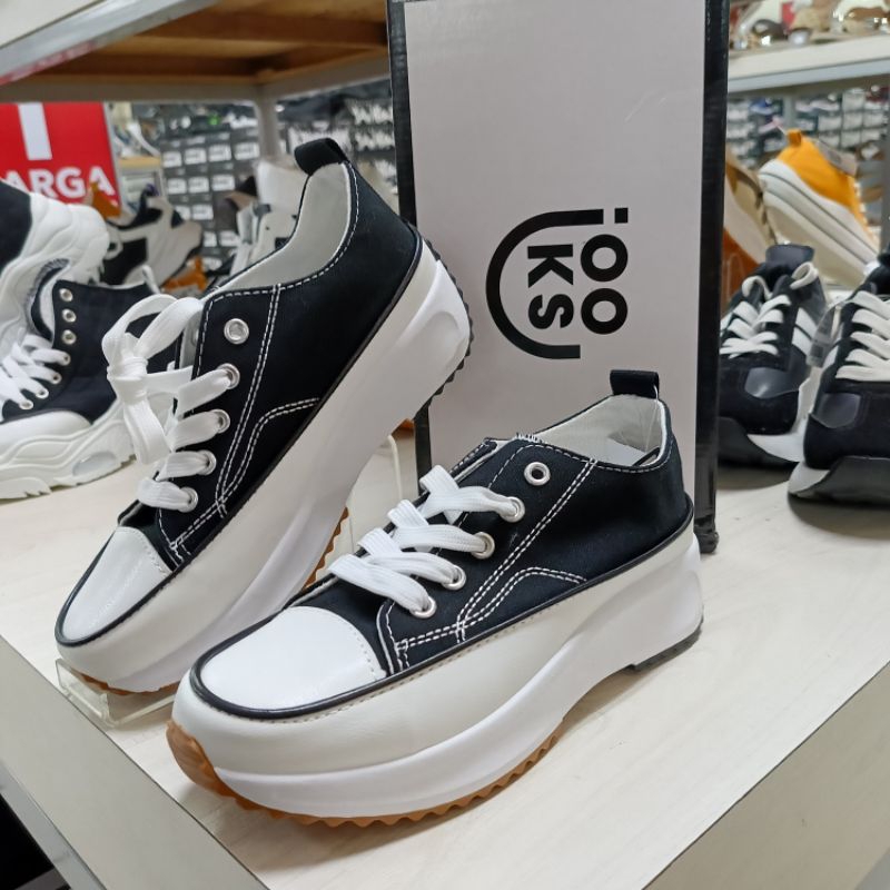 ilooks Sepatu Hitam Putih