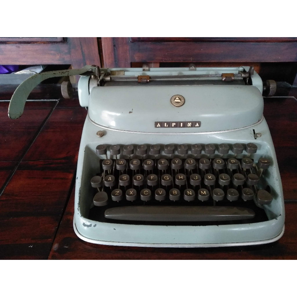 Mesin tik ketik Alpina jadul antik kuno