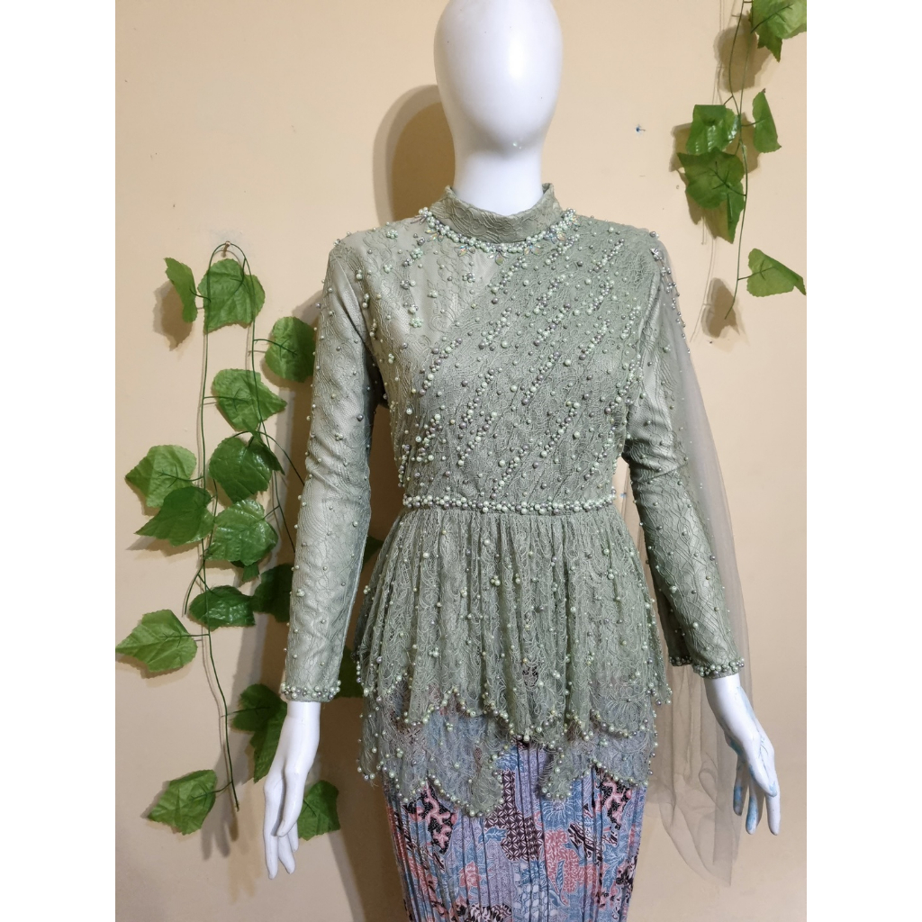 jahit kebaya custom / kebaya wisuda / kebaya tunangan / kabaya lamaran / kebaya custom / kebaya paye