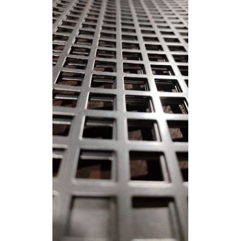 Ram Box ukuran 46x 46  cm motif lubang kotak