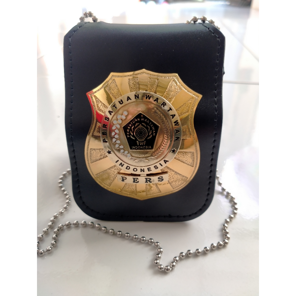 

Name Tag Id Card Dompet Kalung Lencana Logo PWI PERS PERSATUAN WARTAWAN INDONESIA