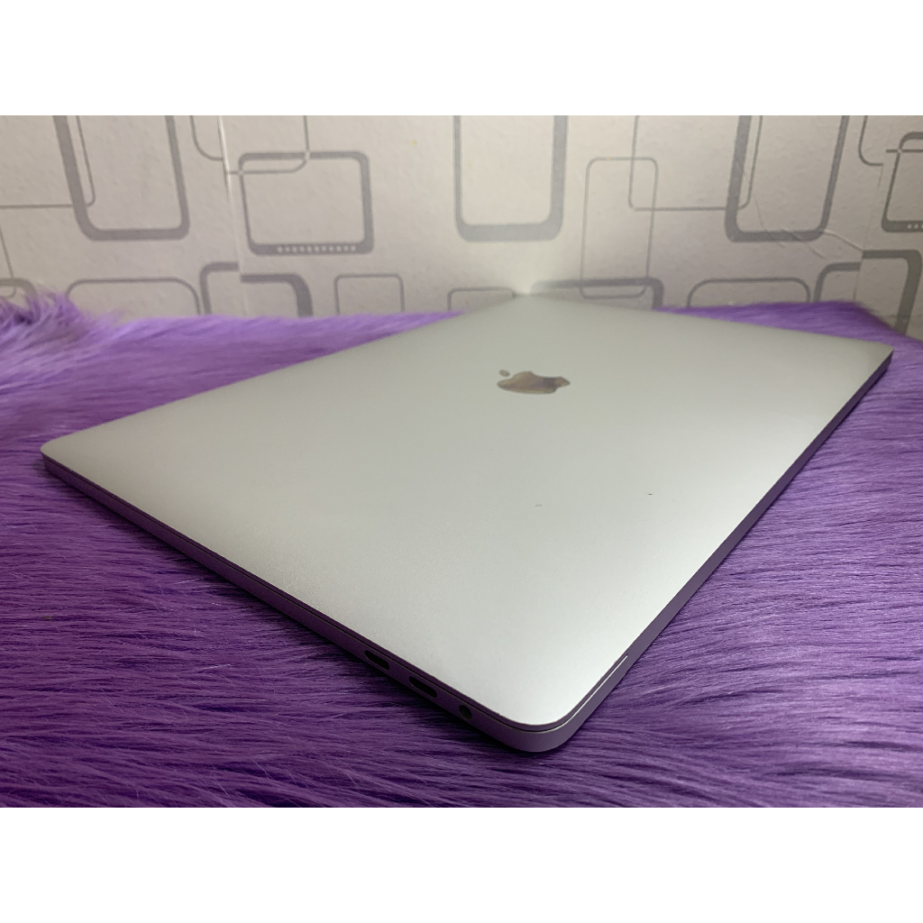 MacBook Pro Retina 15 2017 Core i7 16GB SSD 2TB VGA AMD 4GB Garansi