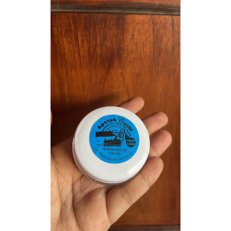 Masker pemutih klinik cantik