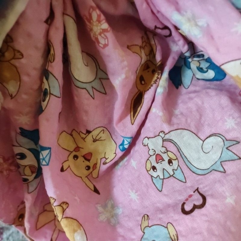 KAIN KILOAN KATUN CRINGKLE MOTIF POKEMON PINK