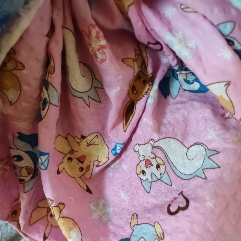 KAIN KILOAN KATUN CRINGKLE MOTIF POKEMON PINK