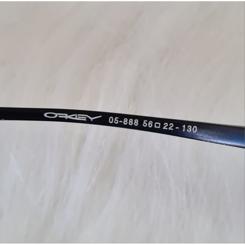 KACAMATA HITAM OAKLEY AUTH