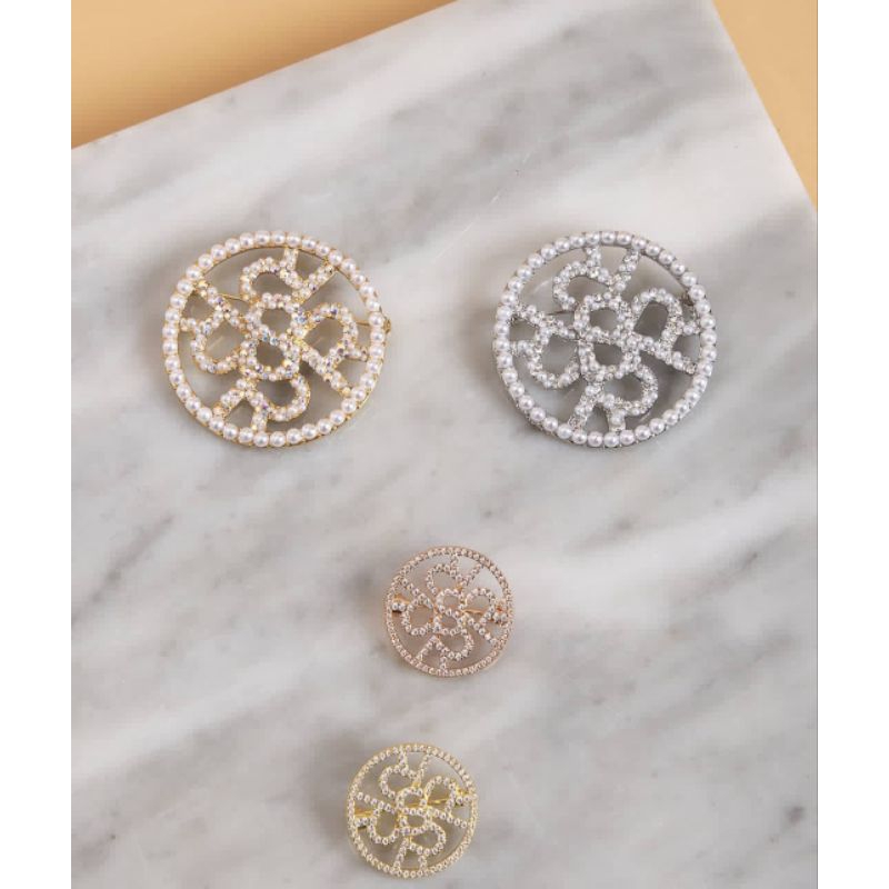 New Round Pearl Brooch RM X BS Silver DM 4 Cm