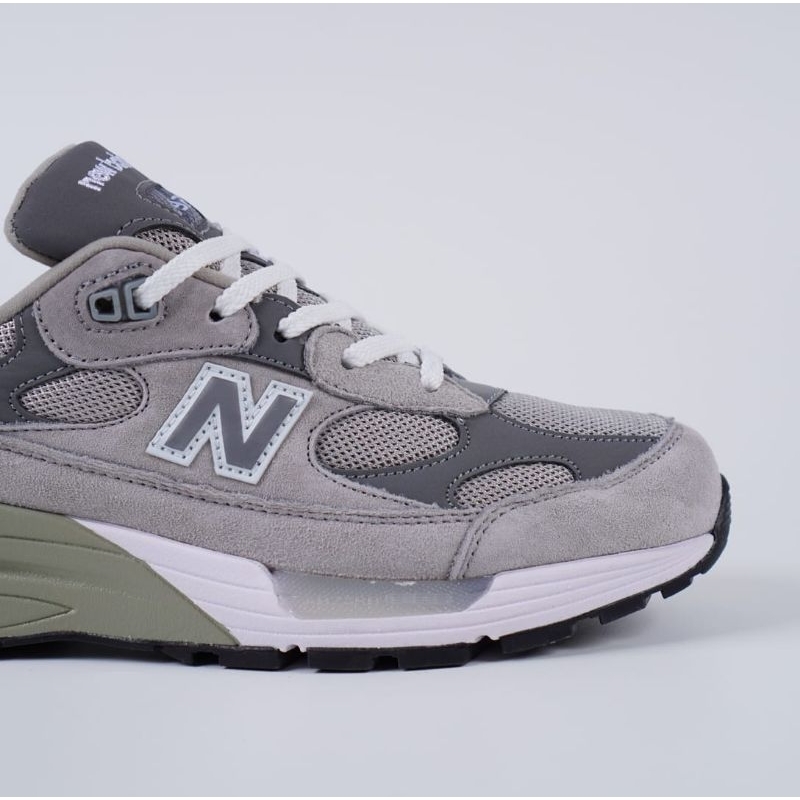 Sepatu New Balance 992 Grey