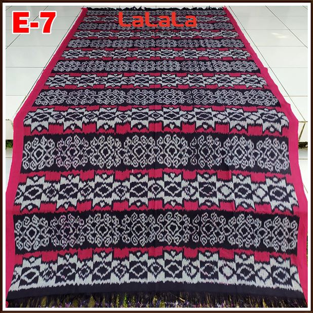 Kain Tenun Ikat Blanket Etnik Toraja Lombok Sumba Troso Jepara Palembang Bali Dayak NTT Indonesia