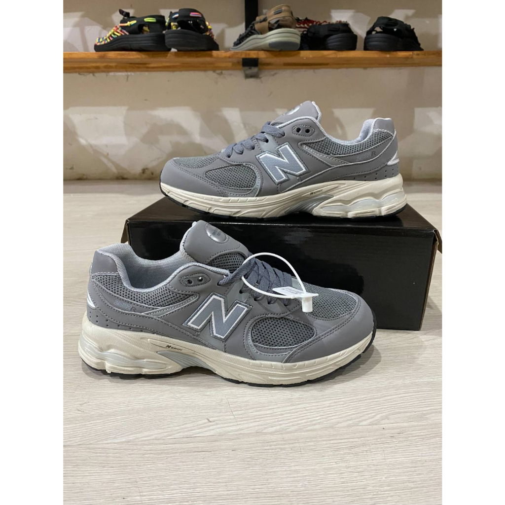 sepatu sneakers pria wanita New Bal4nce 2002R