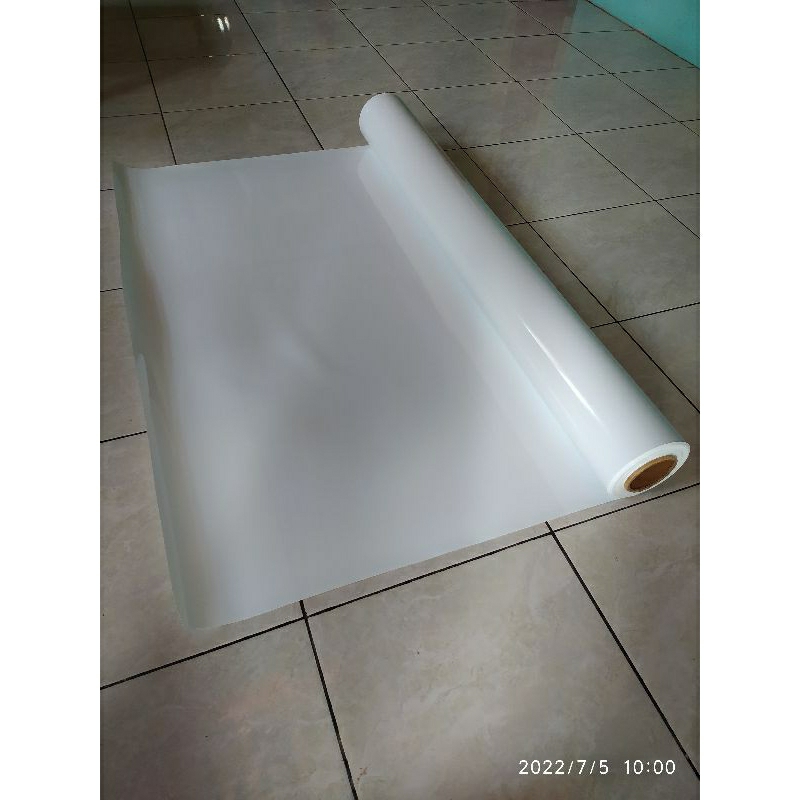 Karpet melamin tebal 0.4mm warna mengkilap.