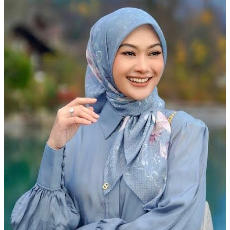 BUTTONSCARVES THE NADA SERIES - CIS