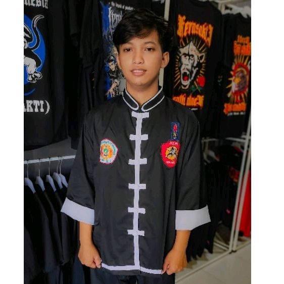 sakral ikspi kera sakti cuma atasan saja tanpa celana