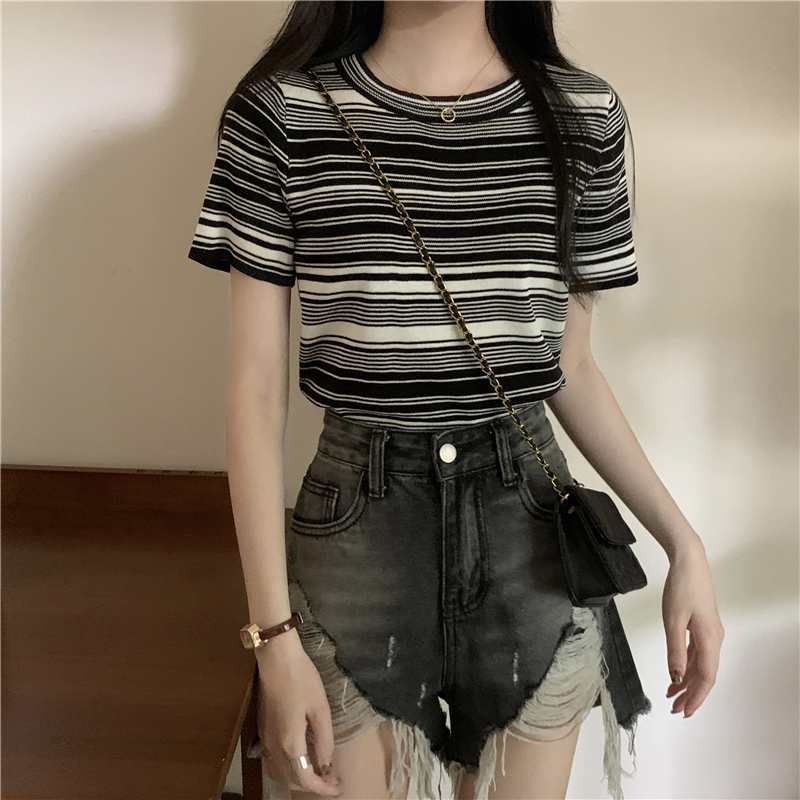 Atasan Wanita Kekinian/Korean style Lengan Pendek Rajut Kaos Bergaris Import Premium Crop Top T-Shirt