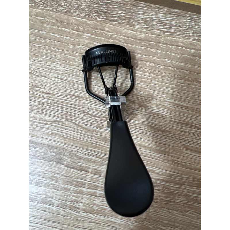 penjepit bulu mata/eyelash curler avallinee
