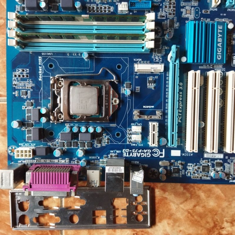 Paketan i5 gen3 + Gigabyte GA-P75-D3 + Ram Kingston 8Gb (2x4Gb) pc3-10700