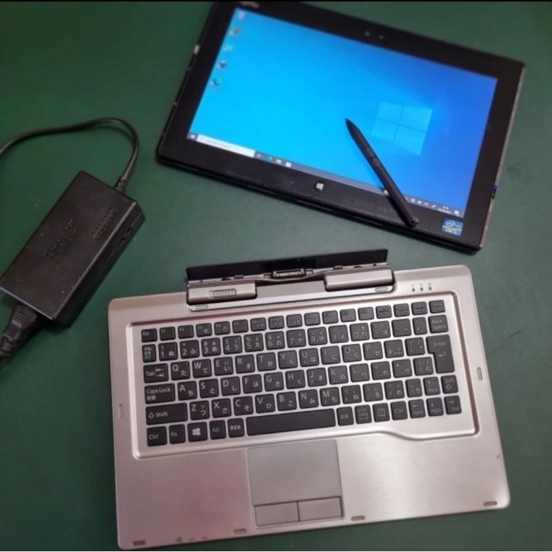 Laptop Fujitsu Q702 I5 Touchscreen 2 in 1 Notebook Tablet Second
