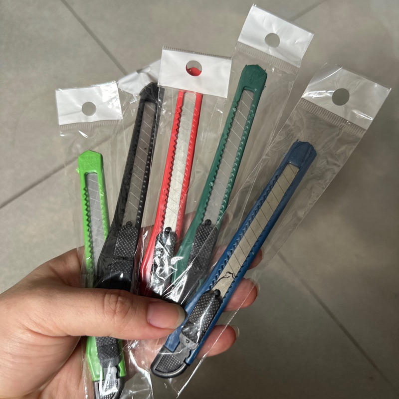 

Cutter pisau plastik murah kecil