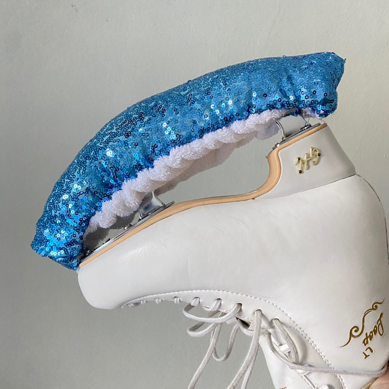 FLUFFY SOAKERS PELINDUNG BLADE GUARD ICE SKATING FIGURE SKATING BIRU SPARKLE