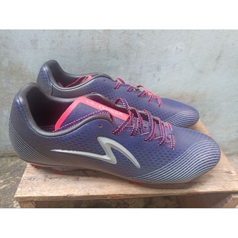 sepatu bola SPECS ls omega fg