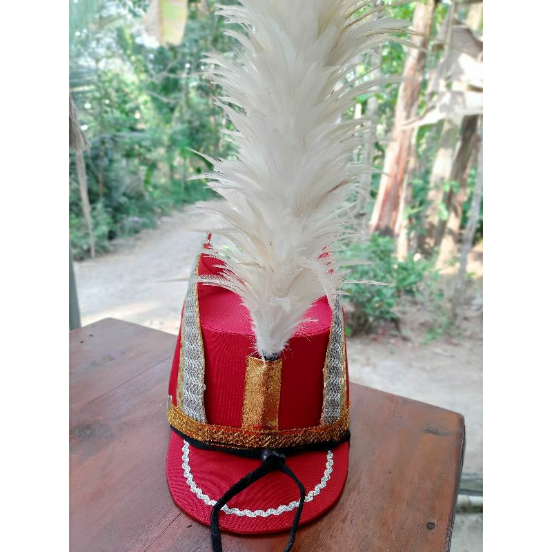 topi mayoret bulu putih