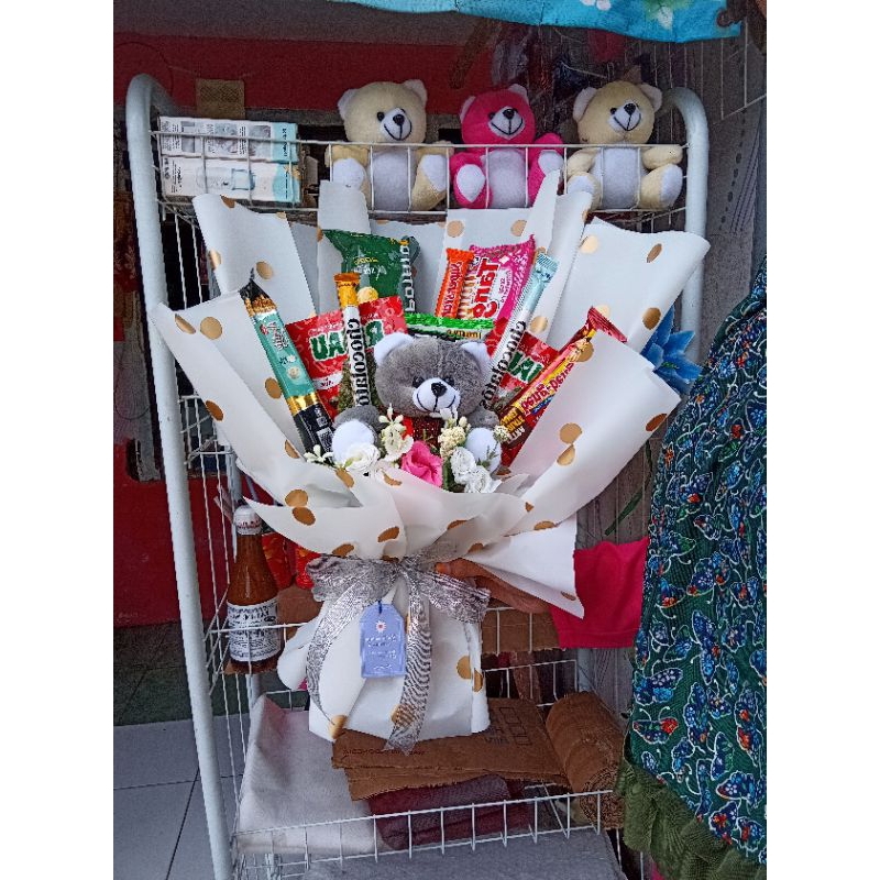 

Buket Boneka dan Snack