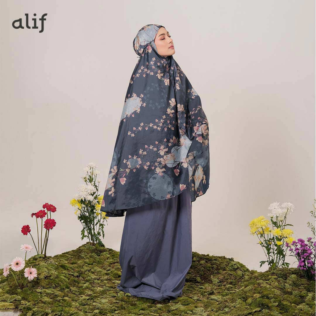 ALIF MUKENA MINI MOTIF PARASUT PREMIUM KOREA TRAVEL - PANSY IN SKIPPER BLUE ( MKN-218 )