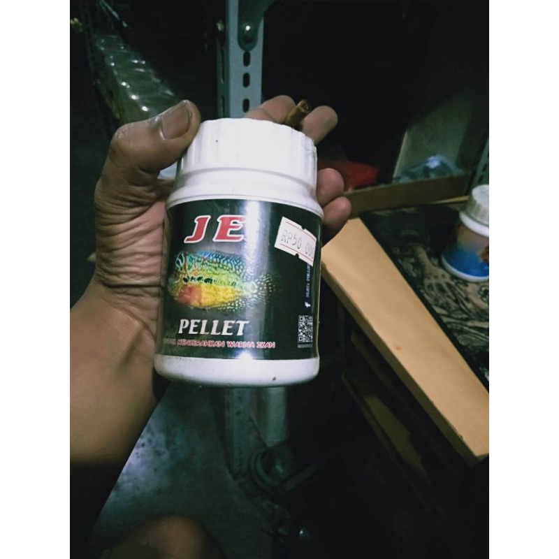 makanan/pelet ikan louhan JE pellet untuk mencerahkan warna ikan