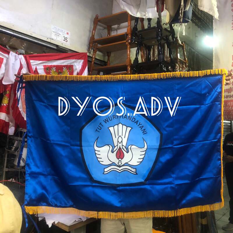 Bendera Tut Wuri Handayani Biru bolak balik