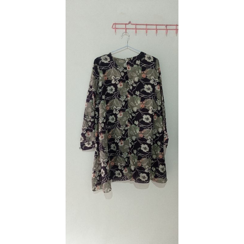 PRELOVED BLOUSE FLORAL YARASHIMA BUNGA HITAM