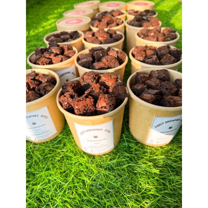 

Brownies / Fudgy Brownies Cup / Brownies Tusuk / Brownies Topping Hazelnut