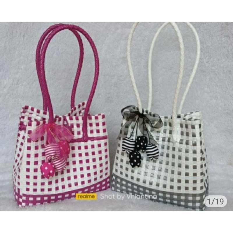 

Tas Hajatan Anyam Pita