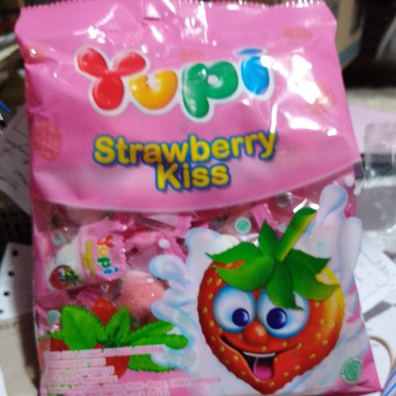 

yupi strawberry kiss