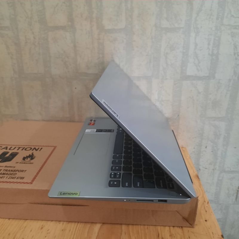 Laptop Lenovo ideapad Slim 1 Ryzen 3-3250U Ram 8 GB SSD 256GB VGA Amd Radeon Vega 3 Graphic