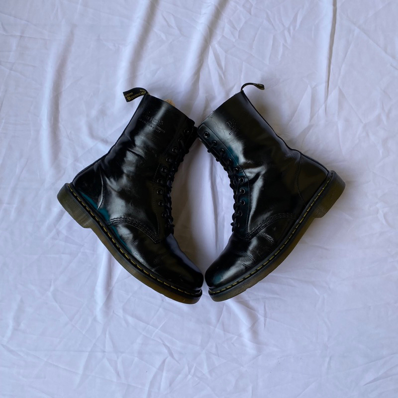 dr martens 1490 black smooth