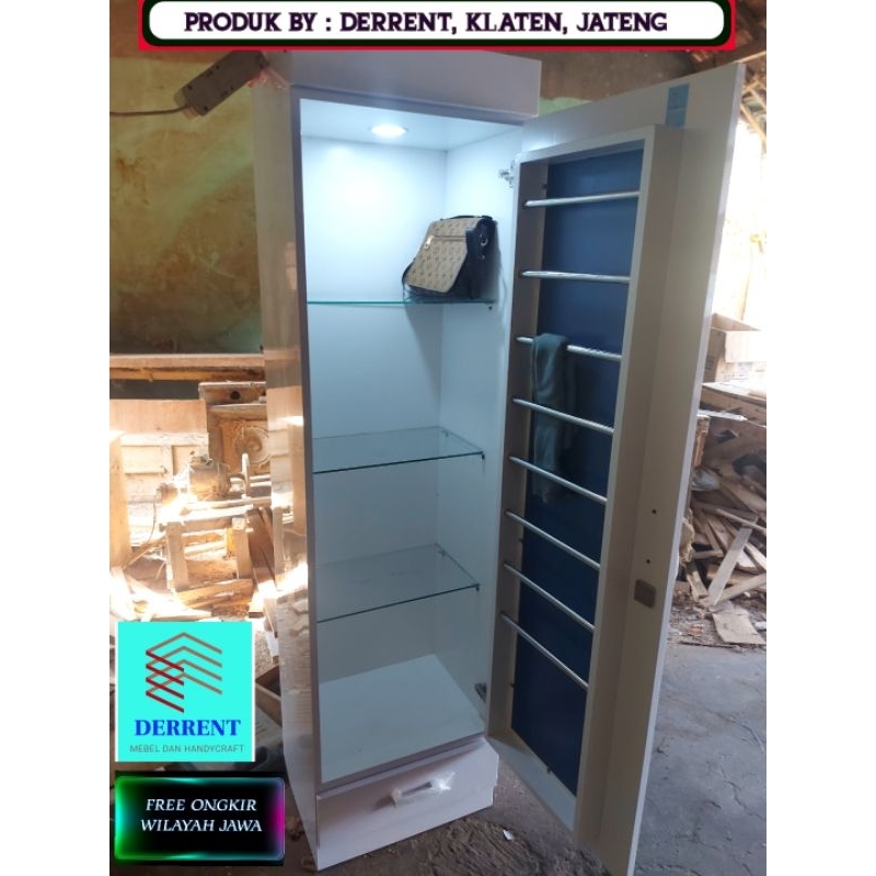 Lemari tas dan jilbab
