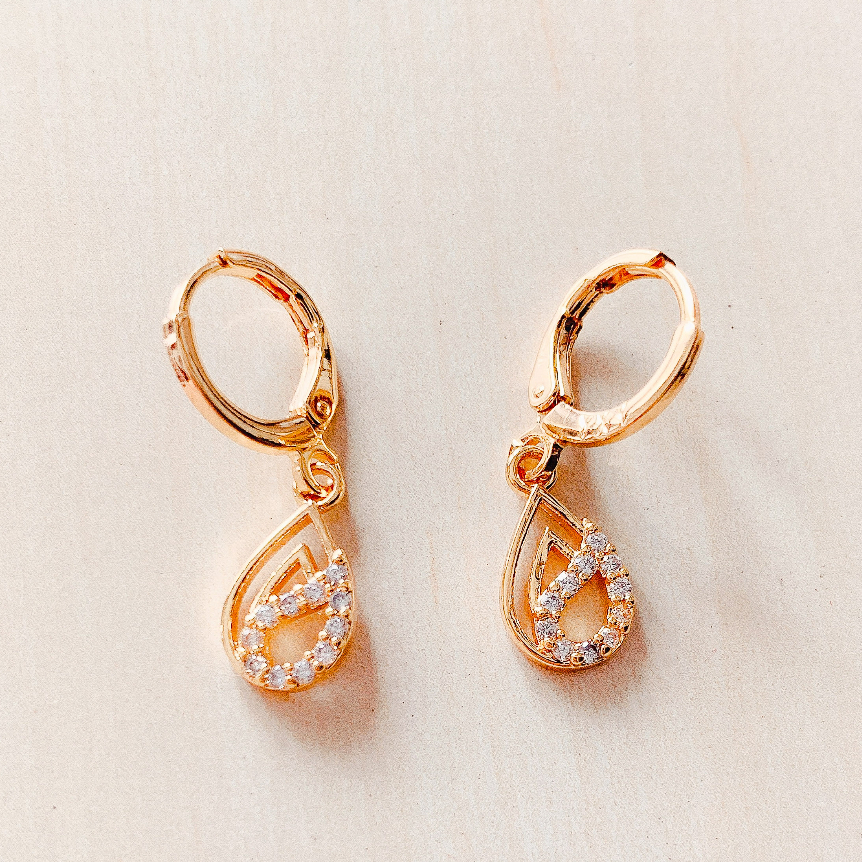 Anting Wanita Oval Baris Zirconia Gold