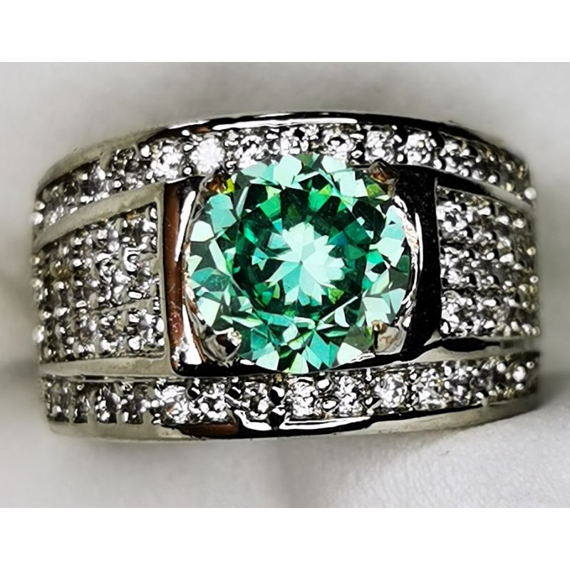 Batu permata Green moissanite