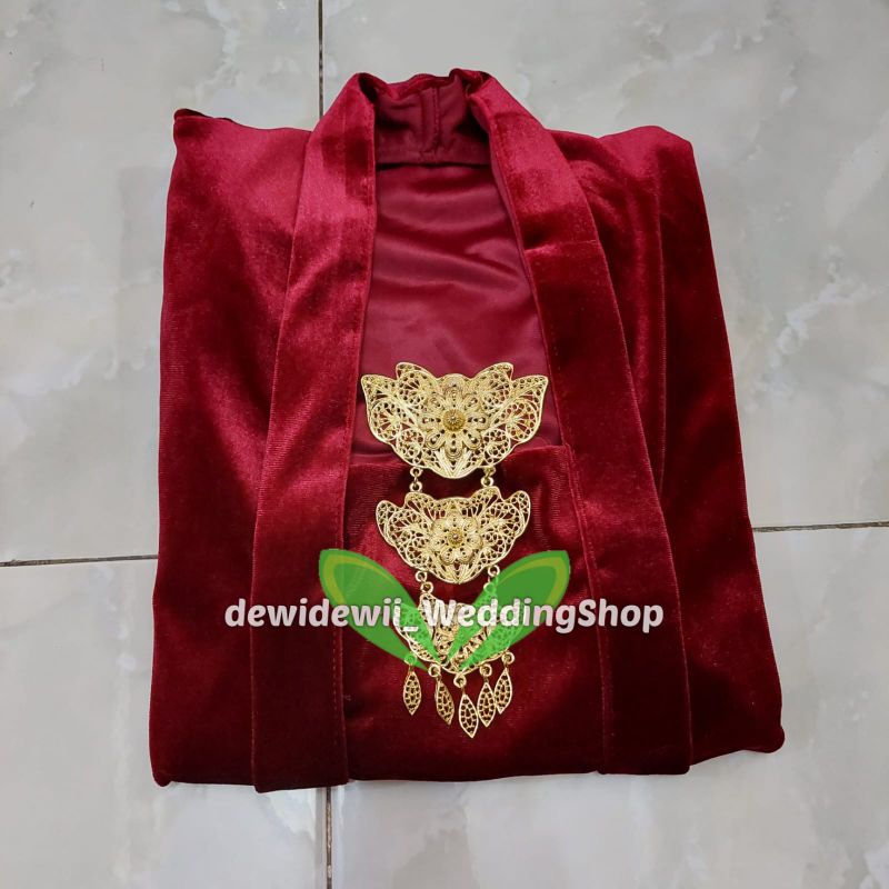 (1 set) Kebaya + Jarik Instan/ Cantik Warna Maroon, Motif SB