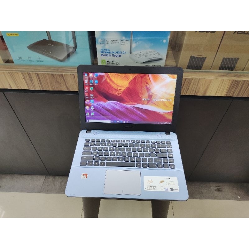 Laptop Leptop Asus X441B AMD A6-9225 RAM 4GB SSD 128GB Super Cepat