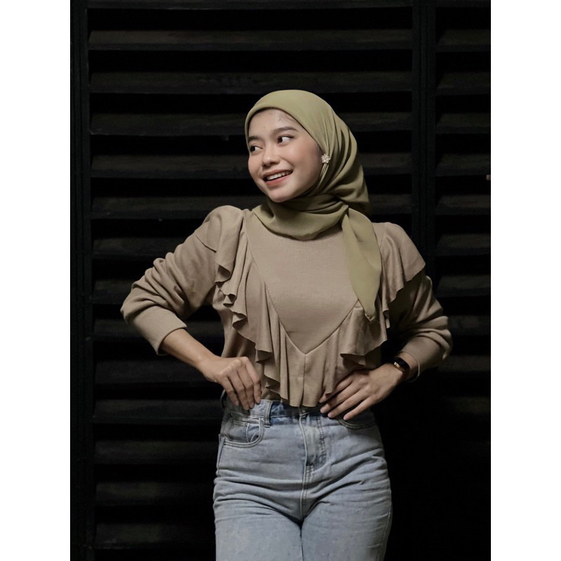 ALIKA BLOUSE RUFFLE KNITE