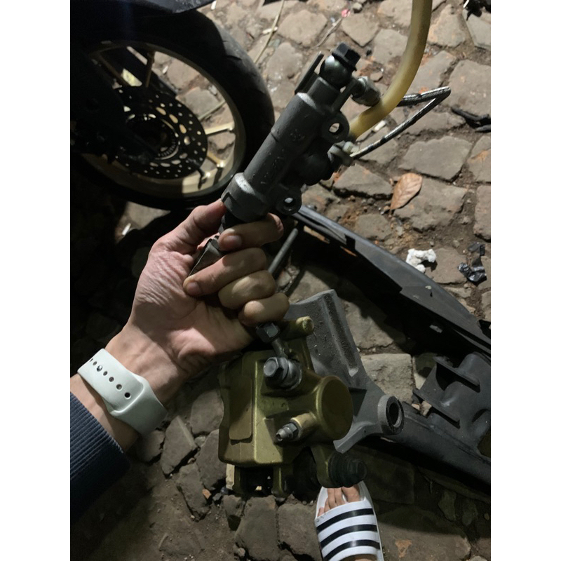 Kaliper belakang R25